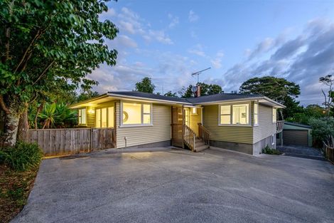 Photo of property in 8 Thuja Street, Green Bay, Auckland, 0604
