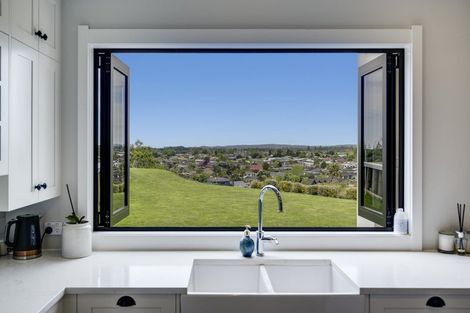 Photo of property in 4 Ridgeway Terrace, Taradale, Napier, 4112