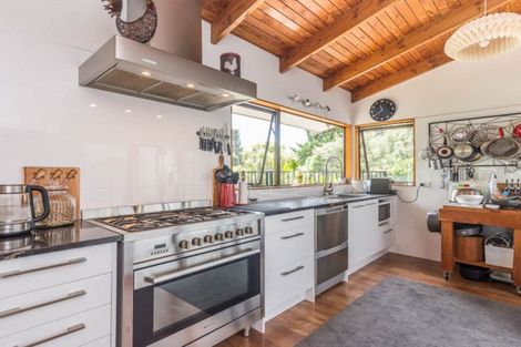 Photo of property in 215 Shaw Road, Titirangi, Auckland, 0604