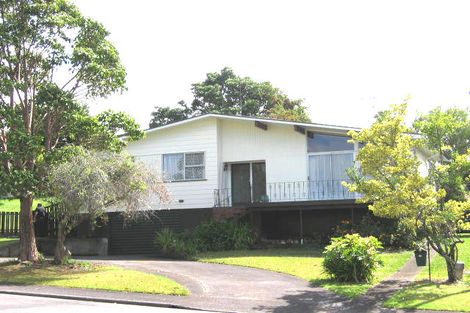 Photo of property in 33 Temuri Place, Glendene, Auckland, 0602