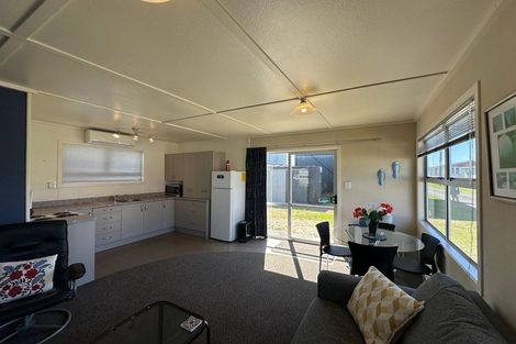 Photo of property in 54 Fifth Avenue, Urenui, 4377