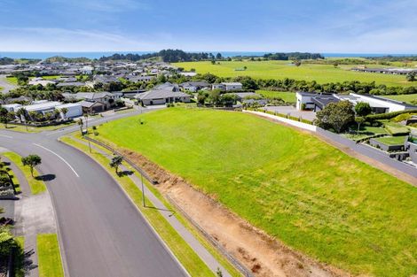 Photo of property in 20 Links Drive, Waiwhakaiho, New Plymouth, 4312