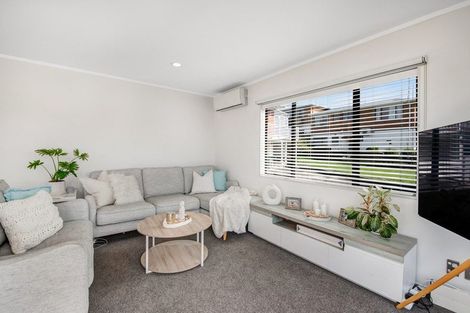 Photo of property in 13 Red Beach Road, Red Beach, 0932