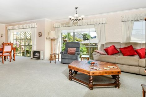 Photo of property in 104 Buscomb Avenue, Henderson, Auckland, 0610