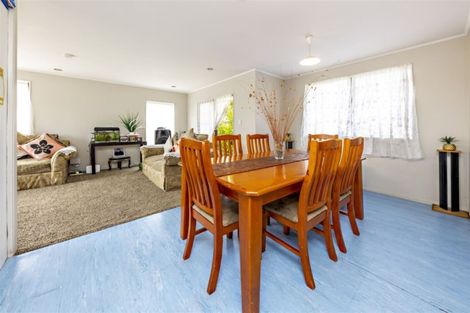 Photo of property in 2/11 Etherton Drive, Weymouth, Auckland, 2103