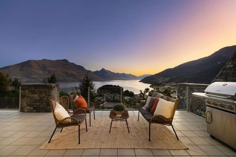 Photo of property in 4/25 Belfast Terrace, Queenstown, 9300