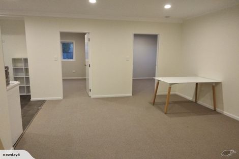 Photo of property in 24 Pitlochry Place, Highland Park, Auckland, 2010