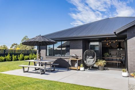 Photo of property in 31 Angus Place, Rangiora, 7400