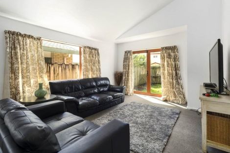 Photo of property in 2 Ali Place, Ranui, Auckland, 0612