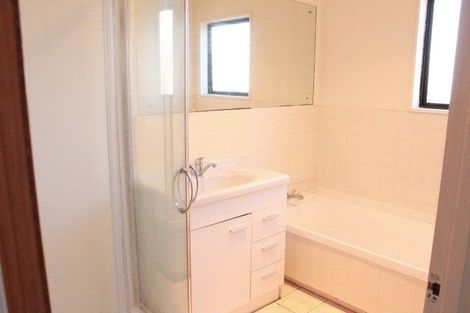 Photo of property in 50 Aviemore Drive, Highland Park, Auckland, 2010