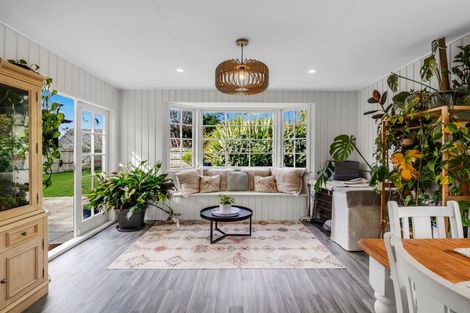 Photo of property in 40 Clifton Terrace, Fitzherbert, Palmerston North, 4410