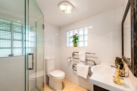 Photo of property in 1/2 Elizabeth Place, Mairangi Bay, Auckland, 0630