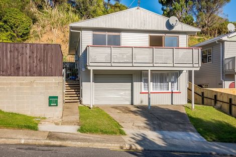 Photo of property in 32 Kingsley Street, Stokes Valley, Lower Hutt, 5019