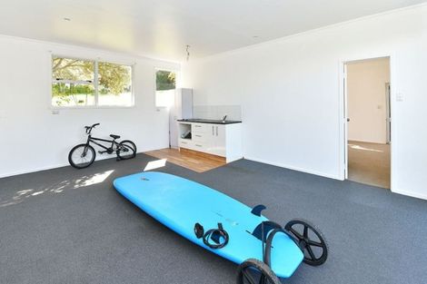 Photo of property in 20 Tindalls Bay Road, Tindalls Beach, Whangaparaoa, 0930