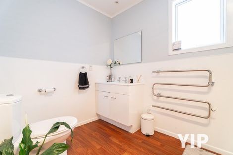 Photo of property in 18 Mandeville Crescent, Grenada Village, Wellington, 6037