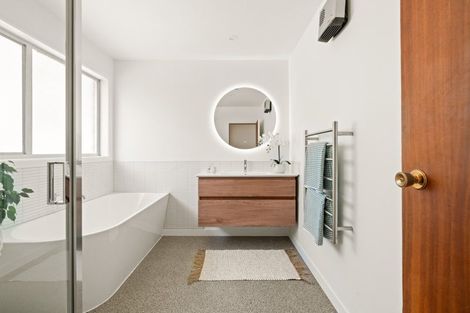 Photo of property in 50 Glendevon Place, Vauxhall, Dunedin, 9013