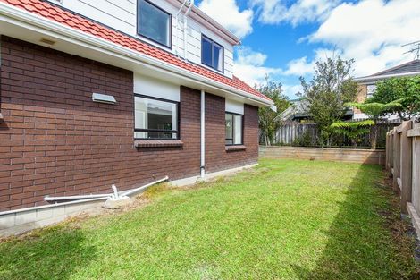 Photo of property in 77a Manhattan Heights, Glendene, Auckland, 0602