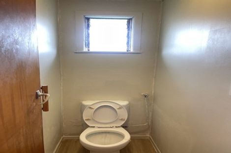 Photo of property in 28 Maui Pomare Street, Blockhouse Bay, Auckland, 0600