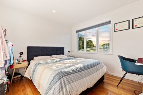 Photo of property in 1/132 Edmonton Road, Te Atatu South, Auckland, 0610
