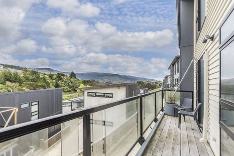 Photo of property in 15 Ara Patukawenga, Tawa, Wellington, 5028