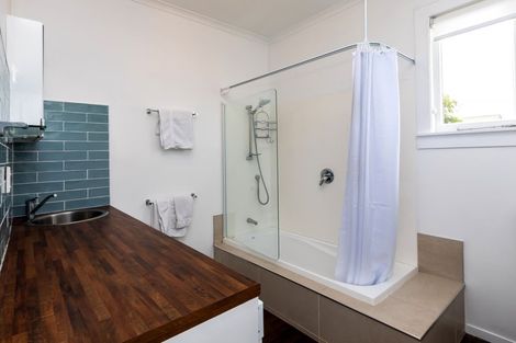 Photo of property in 74 Selwyn Street, Somerfield, Christchurch, 8024