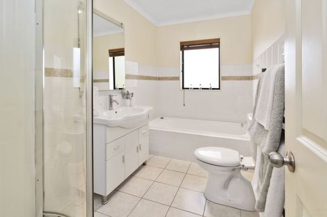 Photo of property in 63a Stottholm Road, Titirangi, Auckland, 0604