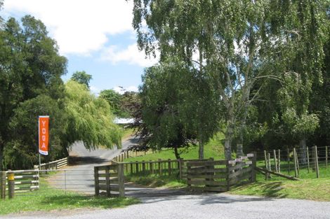 Photo of property in 202e Ingram Road, Bombay, Drury, 2579