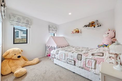 Photo of property in 13 Spyglass Street, Red Beach, 0932