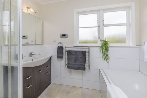 Photo of property in 9 Lane Crescent, Tawa, Wellington, 5028