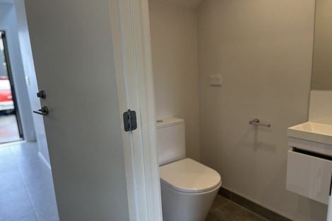 Photo of property in 3/47 Awaroa Road, Sunnyvale, Auckland, 0612