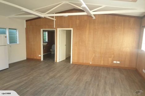 Photo of property in 226-228 Forest Road, Waiatarua, Auckland, 0612