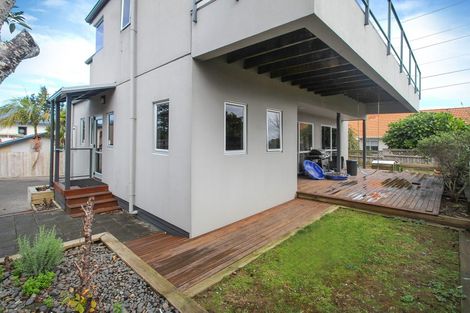 Photo of property in 6 Lamia Place, The Gardens, Auckland, 2105