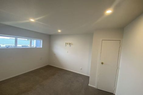 Photo of property in 26 Netherlands Avenue, Kelston, Auckland, 0602