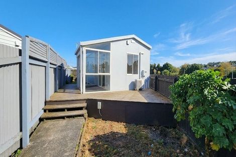 Photo of property in 9 Mahoe Street, Strandon, New Plymouth, 4312