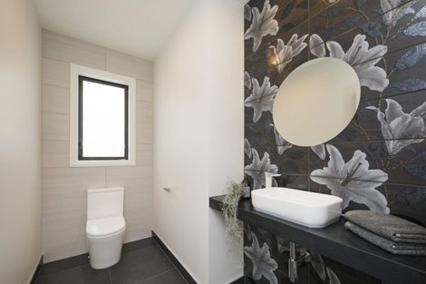 Photo of property in 9 Fairway Grove, Hokowhitu, Palmerston North, 4410