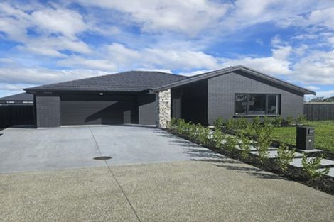 Photo of property in 47 Metoriti Crescent, Karaka, 2124