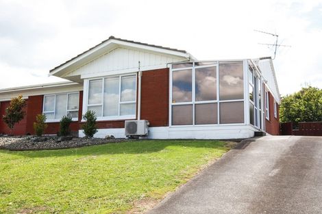 Photo of property in 2a Kurnell Drive, Botany Downs, Auckland, 2010