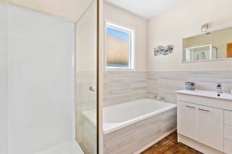 Photo of property in 38 Larsen Crescent, Tawa, Wellington, 5028