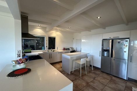 Photo of property in 8a Taumata Road, Castor Bay, Auckland, 0620