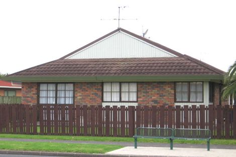 Photo of property in 2/20 Sturges Road, Henderson, Auckland, 0612