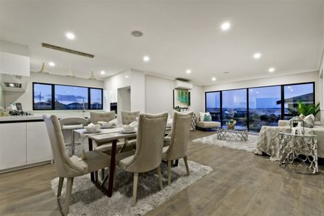 Photo of property in 28 Bernleigh Terrace, West Harbour, Auckland, 0618