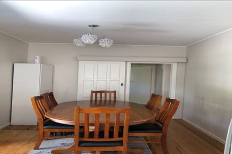 Photo of property in 18 Yeovil Road, Te Atatu Peninsula, Auckland, 0610