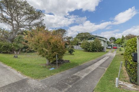 Photo of property in 15 Collingwood Road, Waiuku, 2123