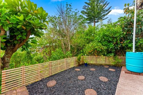 Photo of property in 1/12 Greenvalley Rise, Glenfield, Auckland, 0629