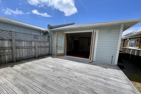 Photo of property in 172a Queens Drive, Lyall Bay, Wellington, 6022