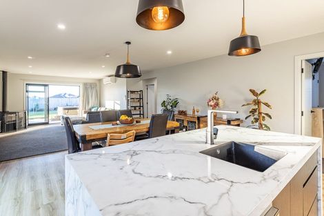 Photo of property in 10 Cyprus Place, Fitzherbert, Palmerston North, 4410