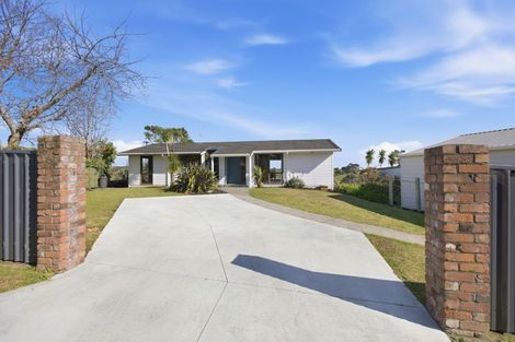 Photo of property in 17a Saint Ives Grove, Whalers Gate, New Plymouth, 4310