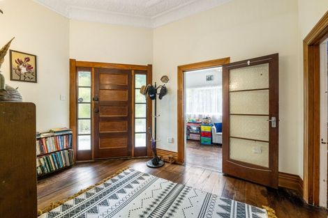 Photo of property in 18 Mills Street, Eltham, 4322