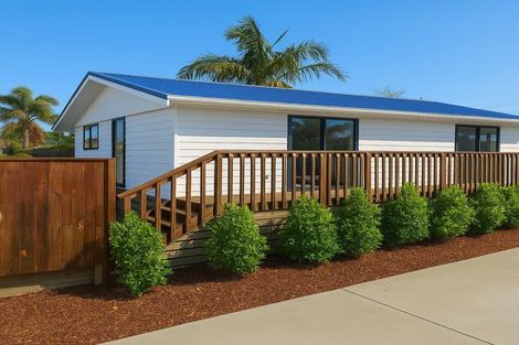 Photo of property in 94a Brightside Road, Stanmore Bay, Whangaparaoa, 0932