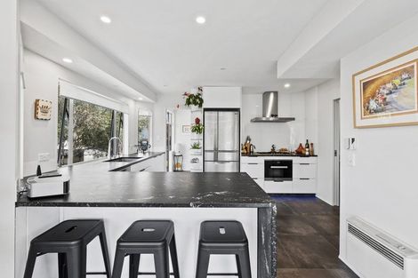 Photo of property in 5a Craig Road, Milford, Auckland, 0620